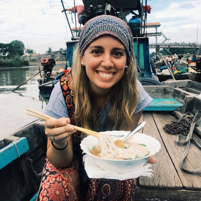 Desayunando en el mercado flotante de Phong Dien